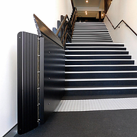 Monte-escalier à plateforme fermée pour l’intérieur