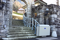 Plattformlift Kircheneingang Hanglage