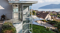 Ascenseur extérieur Garaventa avec vue sur le lac